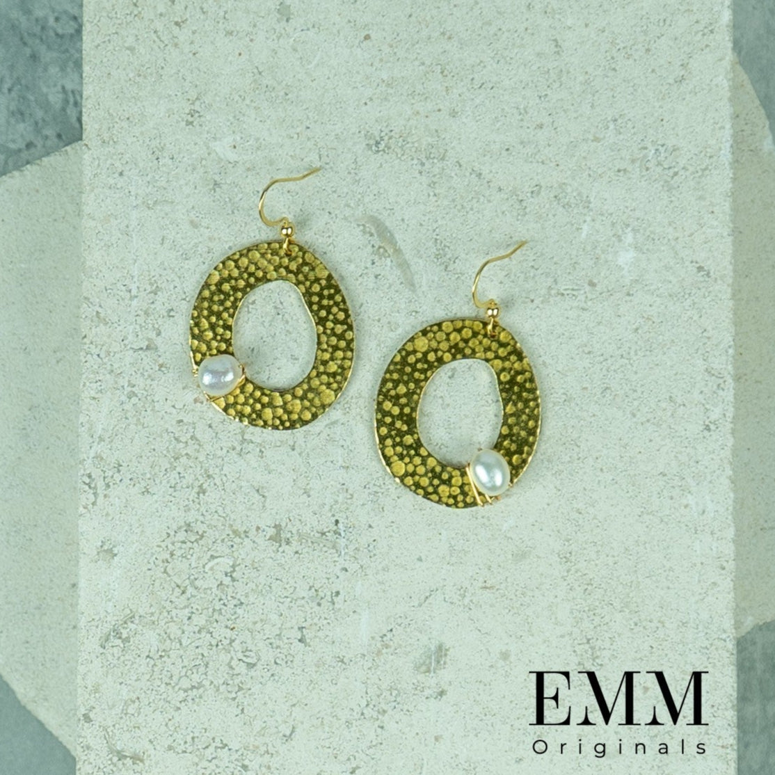 Earrings - Hammered Hollow Circle With White Pearl