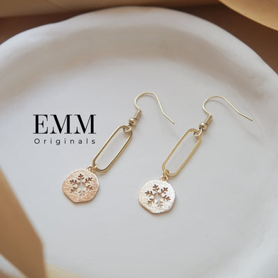 Holiday Earrings - Round Snowflake With Geometric Oval