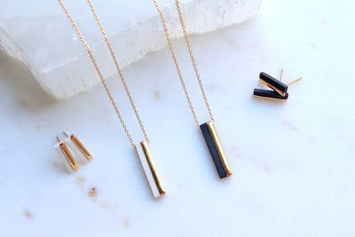 Horizontal Dipped Bar Necklace 2 (Vertically hang): White