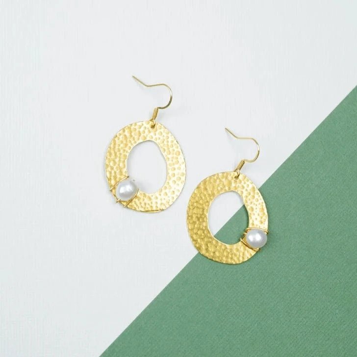 Earrings - Hammered Hollow Circle With White Pearl - Gift & Gather
